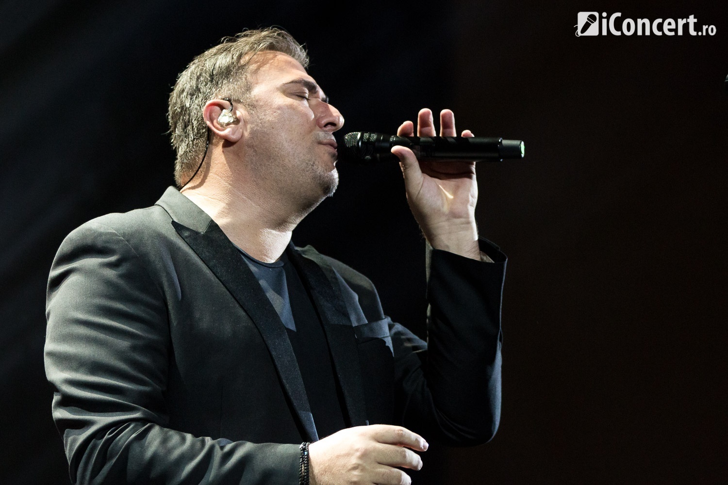 RECENZIE: Călătorie cu tematică grecească pe muzica lui Antonis Remos